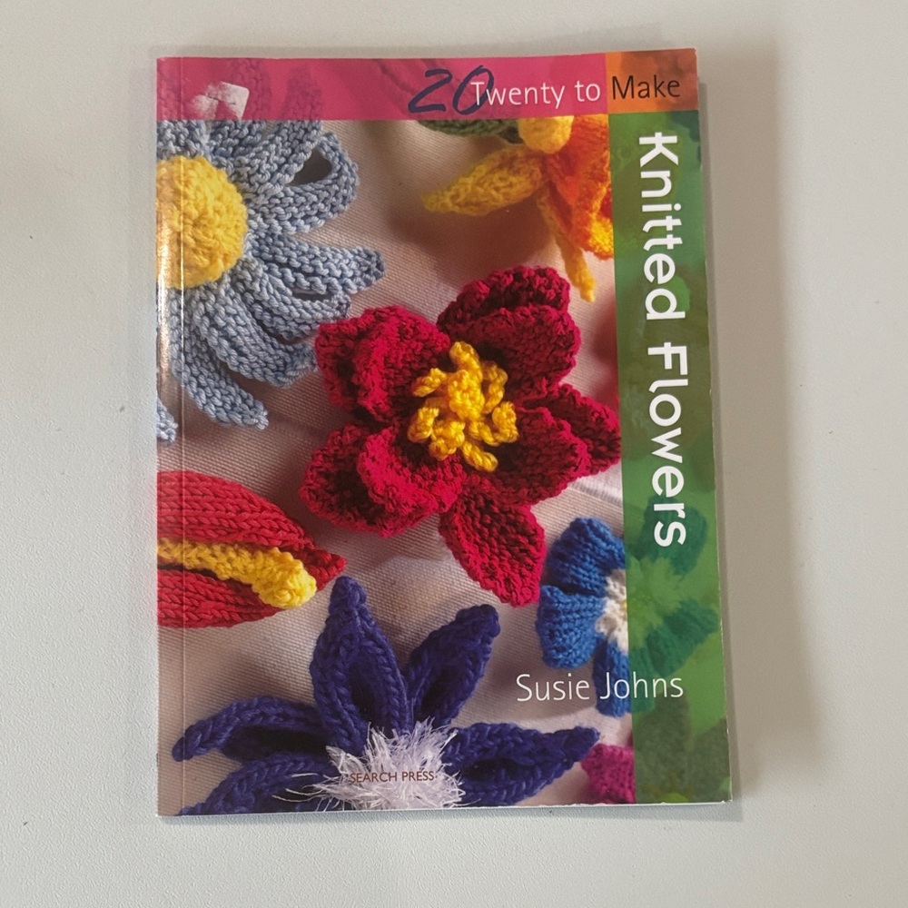 (3/$5) knitted flowers pattern book